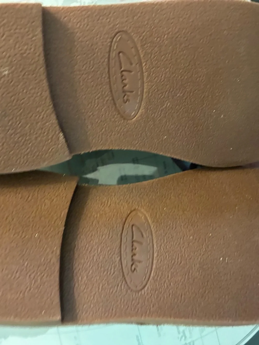 Men’s Clarks Brown Leather Chukka Boots - Classic Lace-Up Desert Style Size 12
